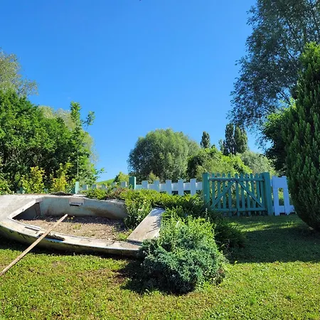 La Colline Aux Fustes Campingplads