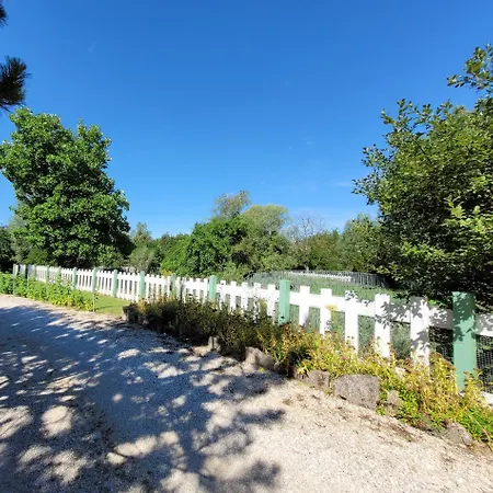 La Colline Aux Fustes Camping *