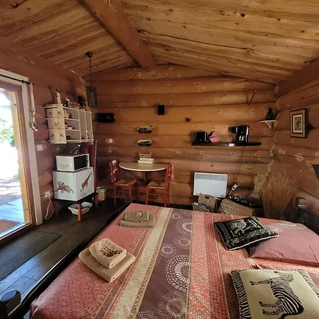 La Colline Aux Fustes Campingplads