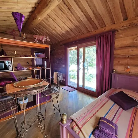 La Colline Aux Fustes Campingplads