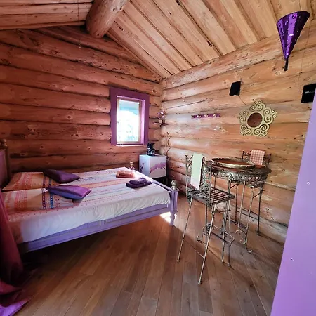 Camping La Colline Aux Fustes
